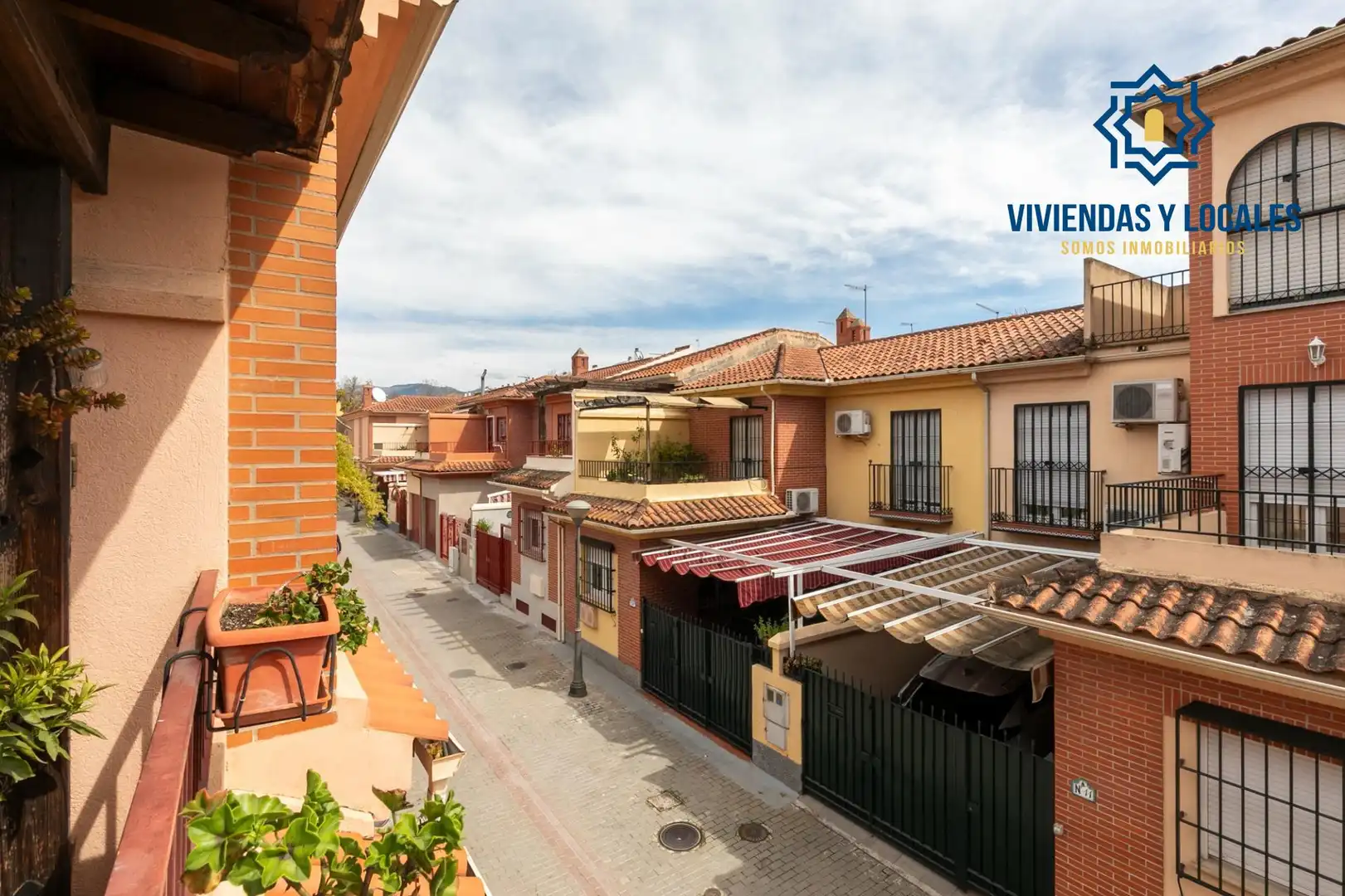 Casa adosada en venta en Angustias - Chana - Encina