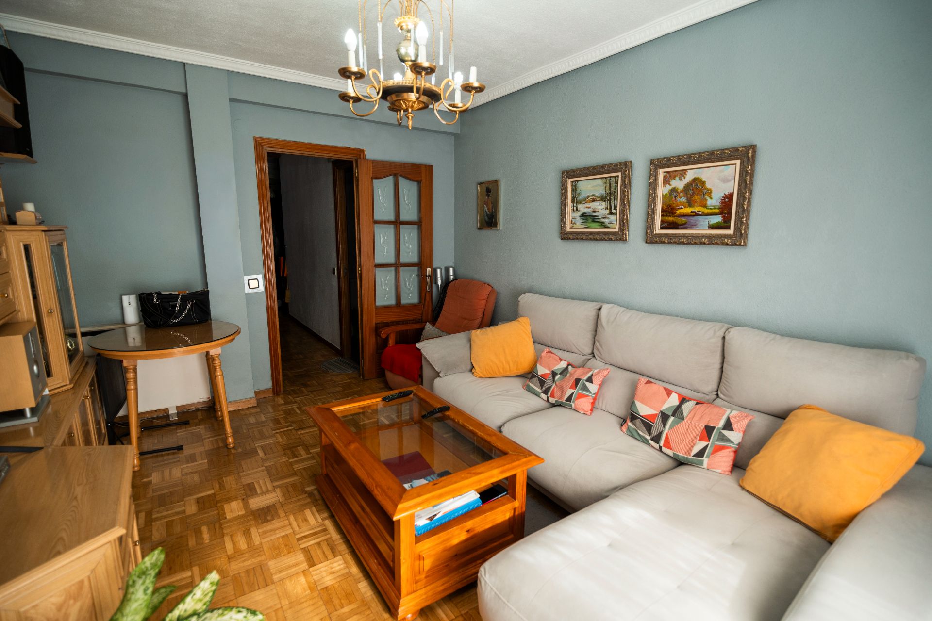 Sala d'estar de Pis en venda en  Madrid Capital amb Calefacció, Parquet i Terrassa