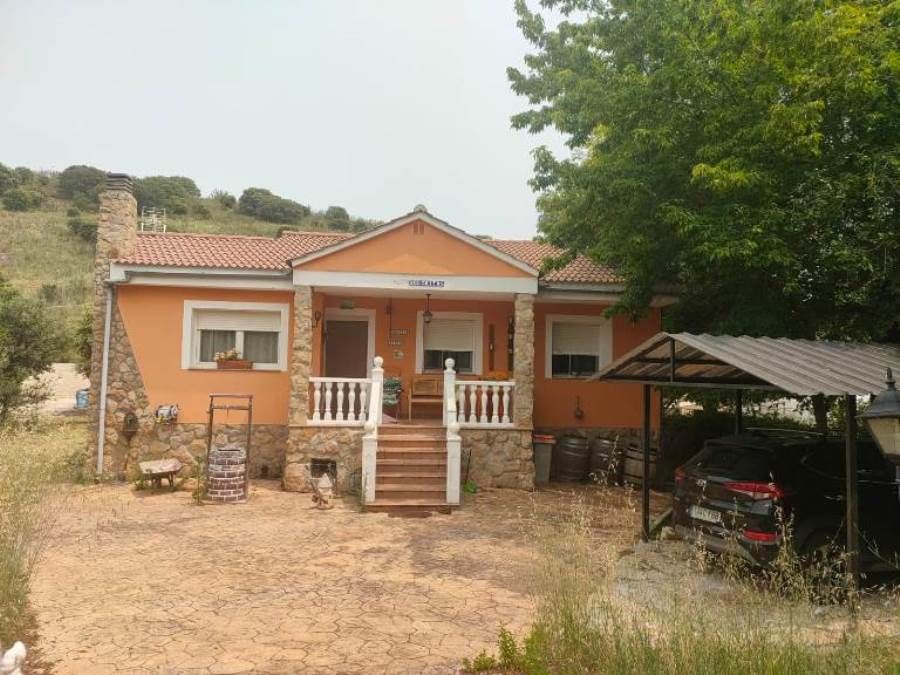 Vista exterior de Casa o xalet en venda en Maello amb Calefacció, Jardí privat i Traster