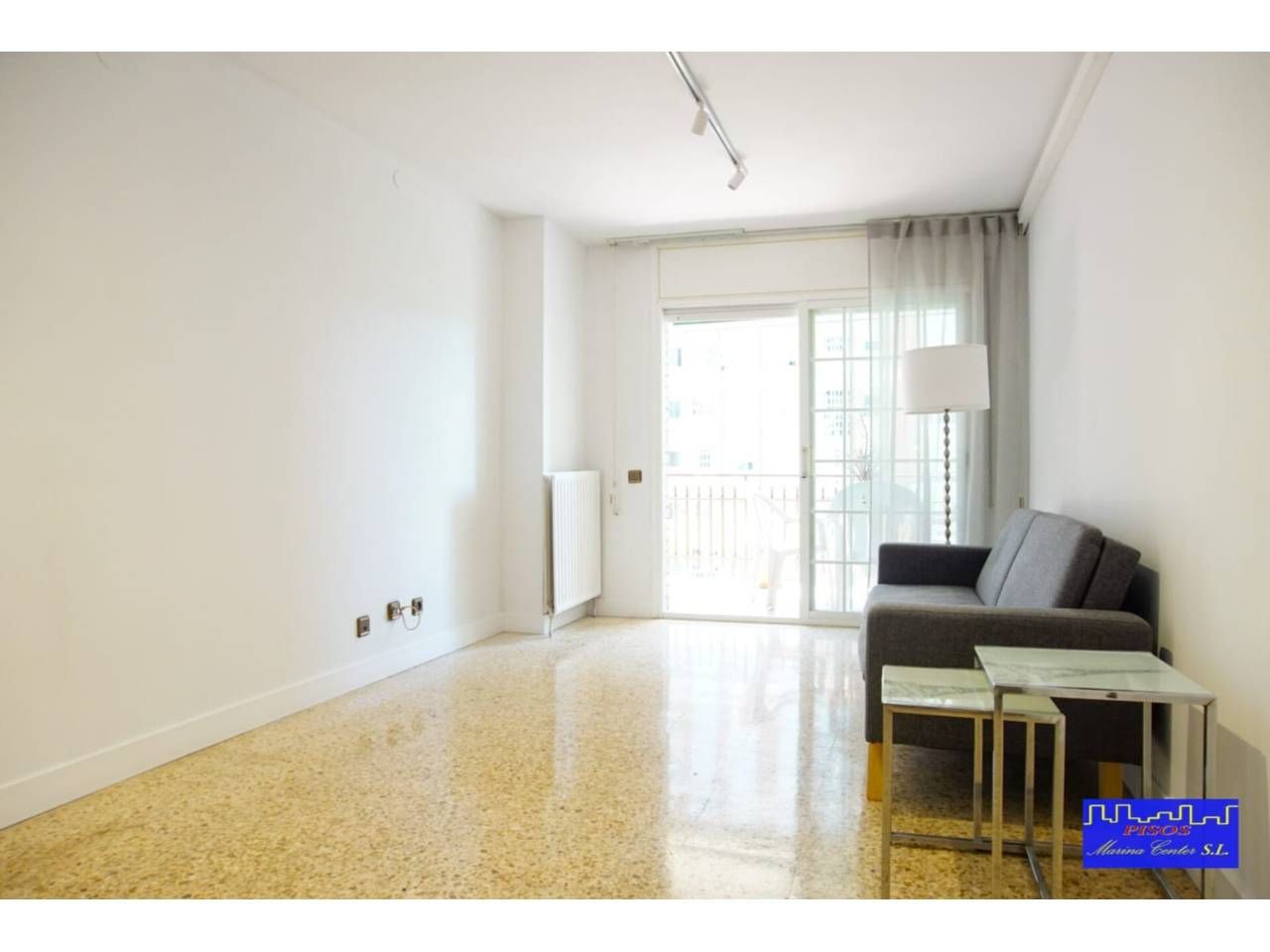 Sala d'estar de Pis en venda en L'Hospitalet de Llobregat amb Aire condicionat, Calefacció i Balcó