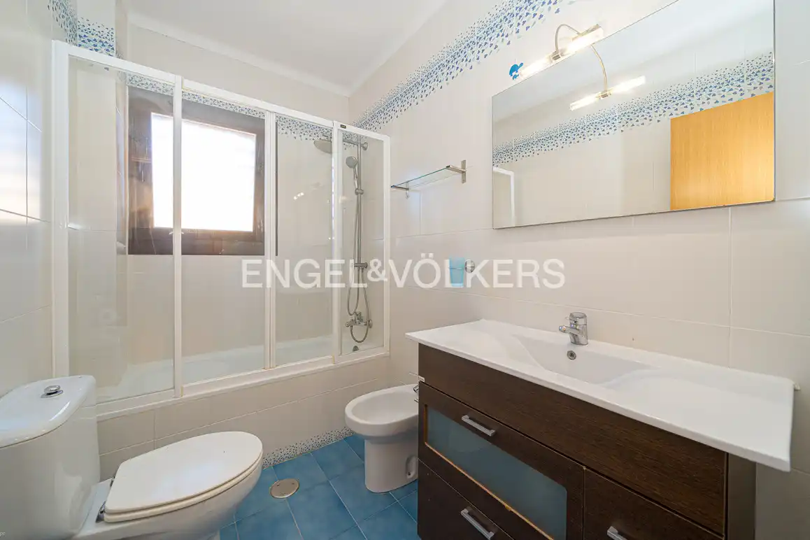 Baño de Casa adosada en venta en Benidorm con Aire acondicionado, Jardín privado y Piscina comunitaria