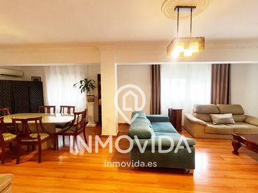 Appartamento con balcone in vendita a Carrer Padre Claret 11