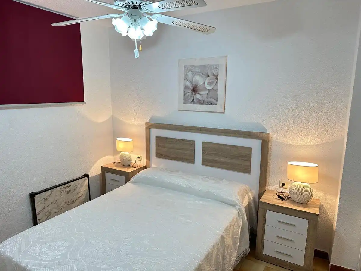 Schlafzimmer von Wohnungen zur Miete in Almuñécar mit Klimaanlage, Terrasse und Möbliert
