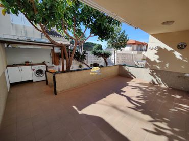 Casa aparellada amb jardí en venda a Corinto - Almarda