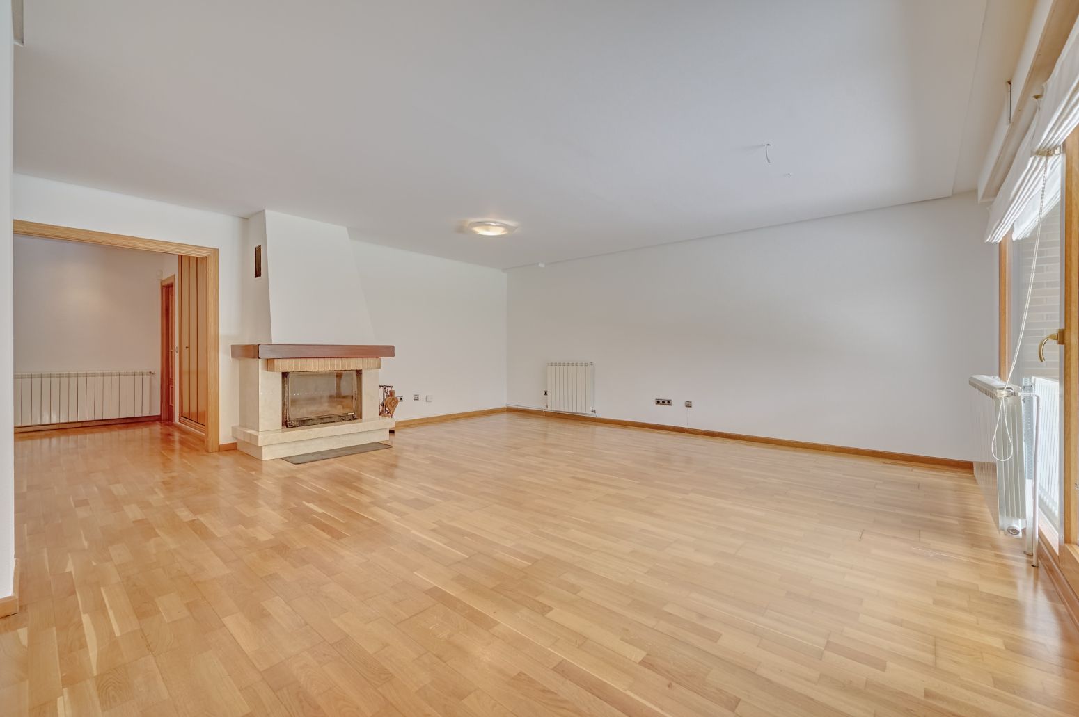 Sala d'estar de Casa o xalet en venda en Egüés amb Calefacció, Jardí privat i Parquet