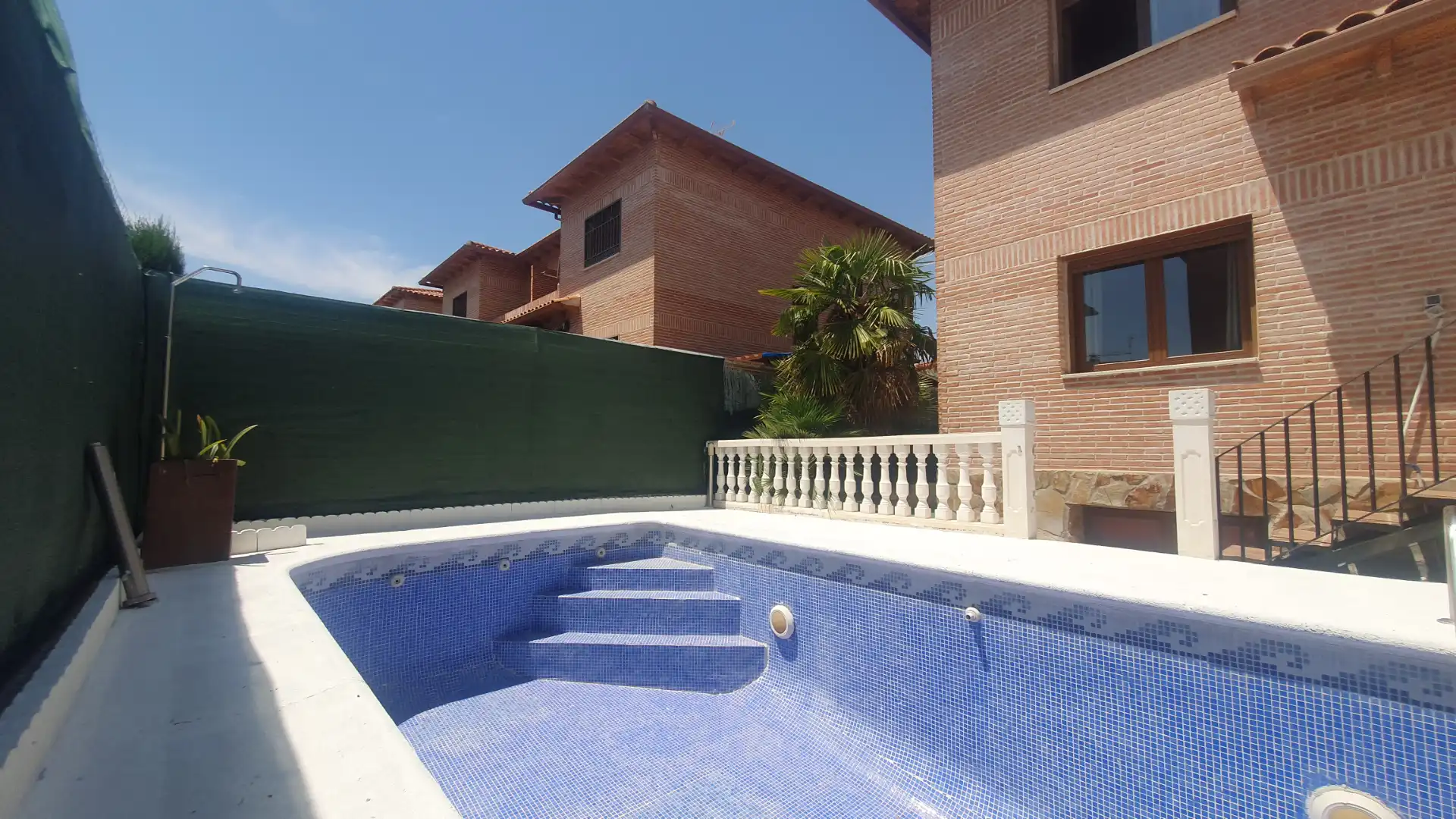 Piscina de Casa adosada en venda en Olías del Rey amb Aire condicionat, Calefacció i Jardí privat