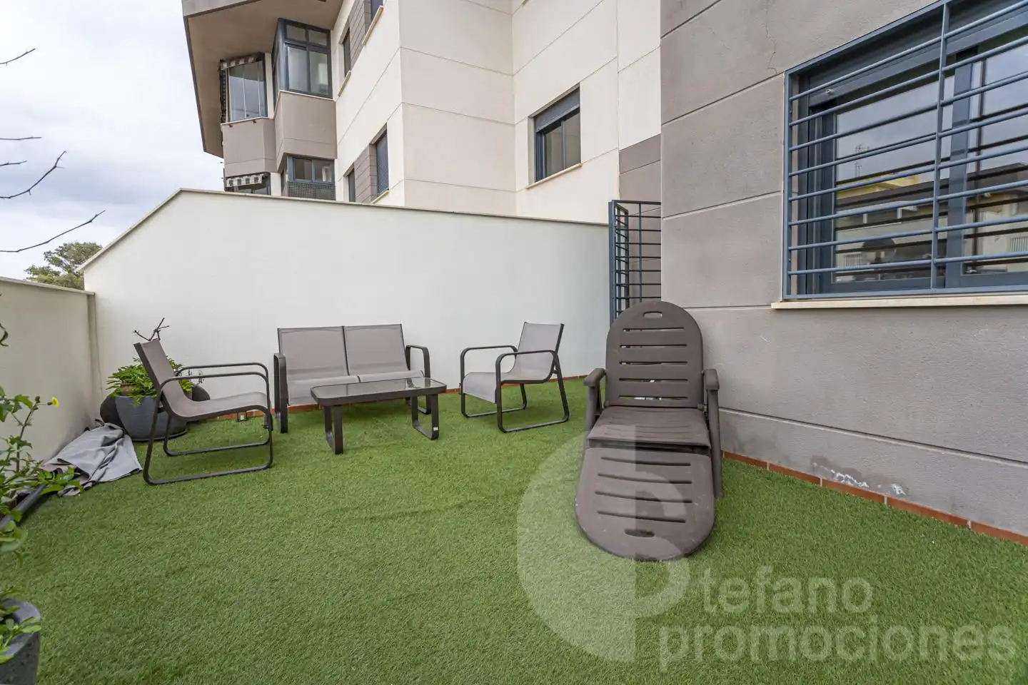 Terrasse von Erdgeschoss zum Verkauf in Málaga mit Klimaanlage, Privatgarten und Parkett