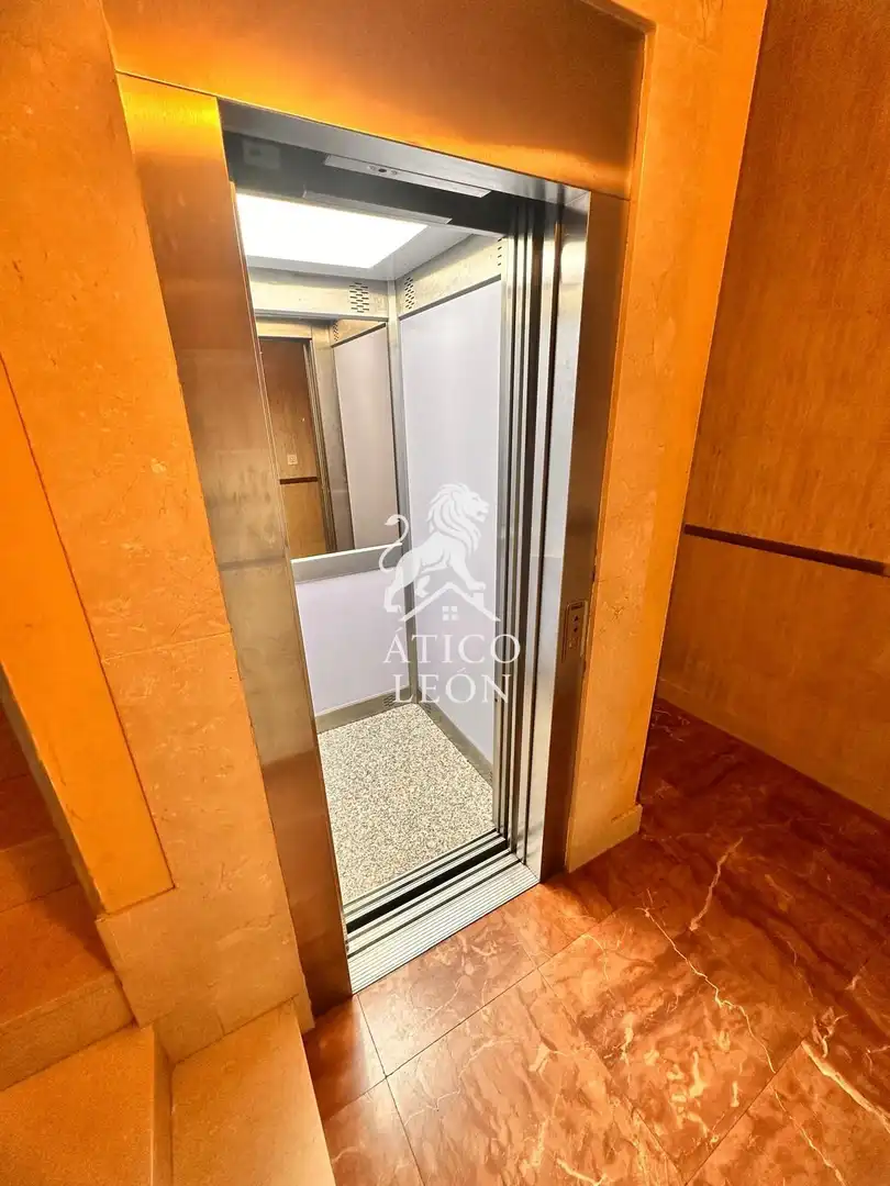 Àtic en venda en León Capital  amb Calefacció, Parquet i Terrassa