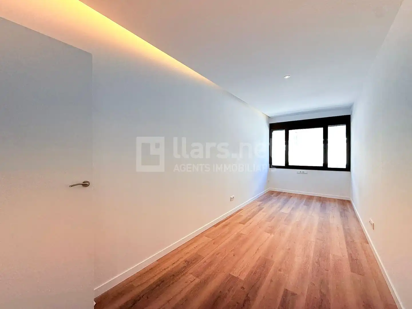 Schlafzimmer von Wohnung zum Verkauf in Vilanova i la Geltrú mit Klimaanlage, Parkett und Terrasse
