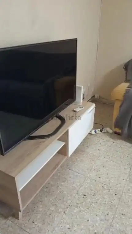 Sala d'estar de Pis de lloguer en Jaén amb Aire condicionat, Terrassa i Moblat