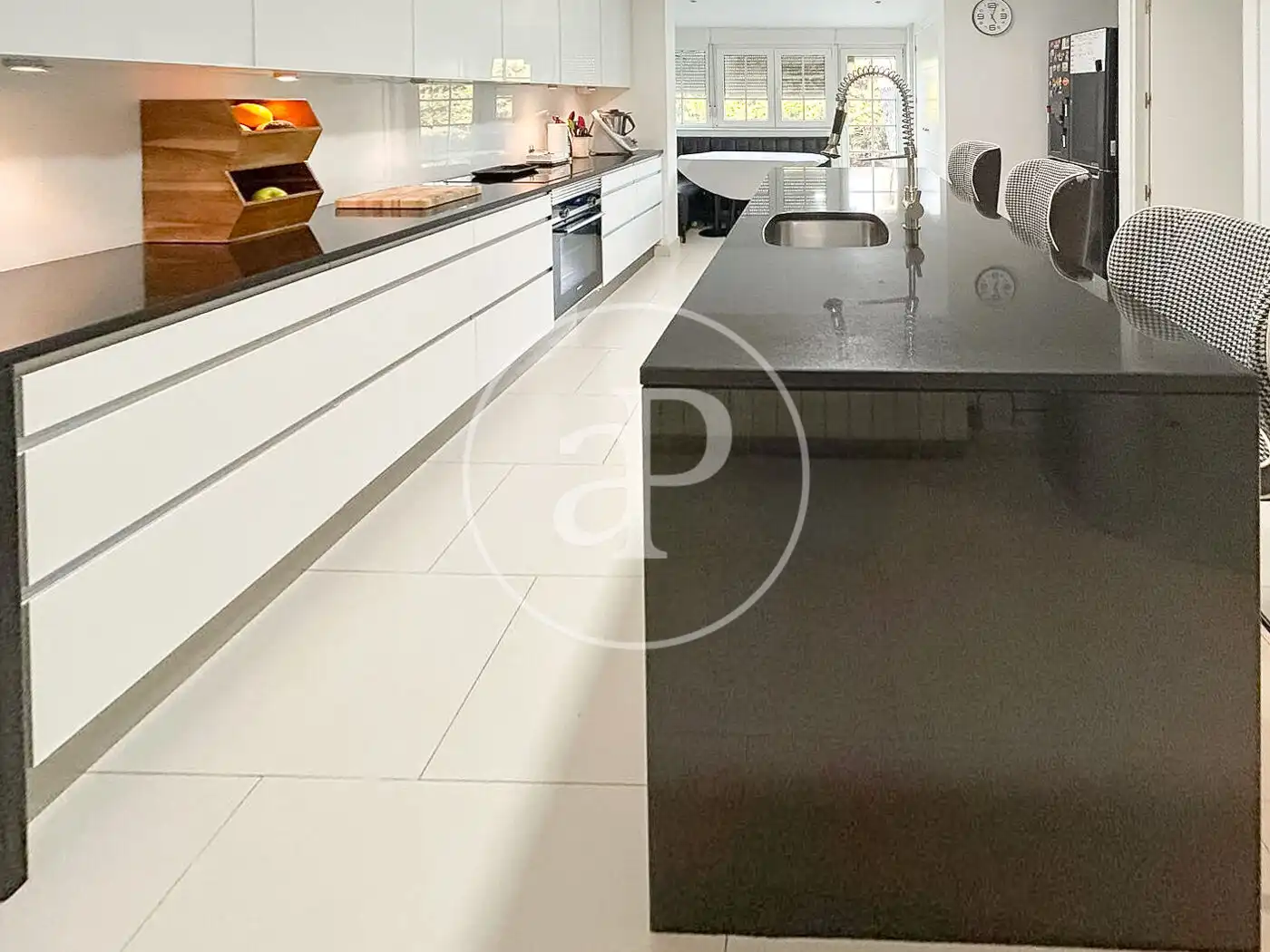 Cuina de Casa o xalet en venda en La Moraleja amb Aire condicionat, Calefacció i Jardí privat