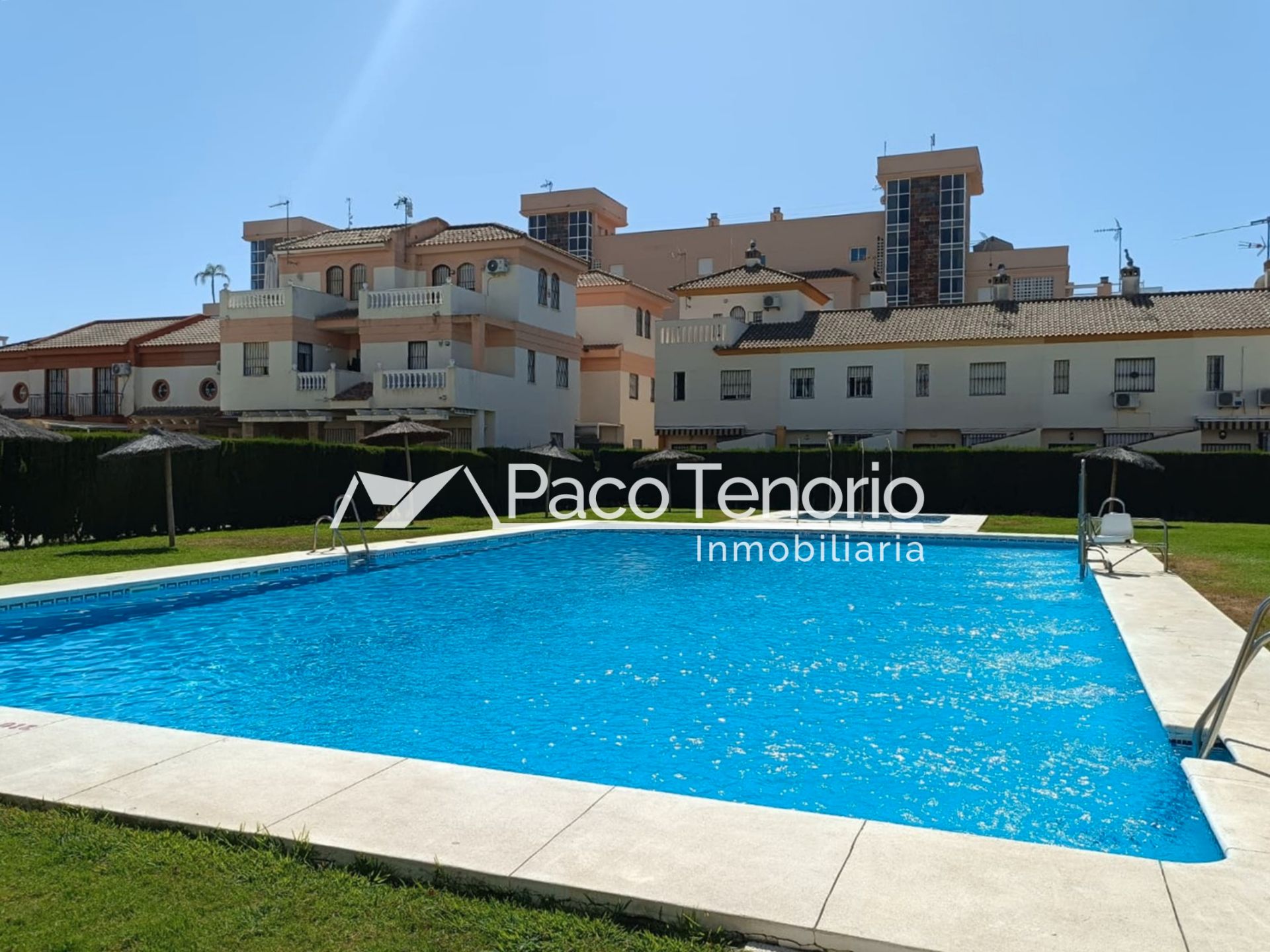 Piscina de Casa adosada en venda en La Antilla amb Aire condicionat, Terrassa i Traster