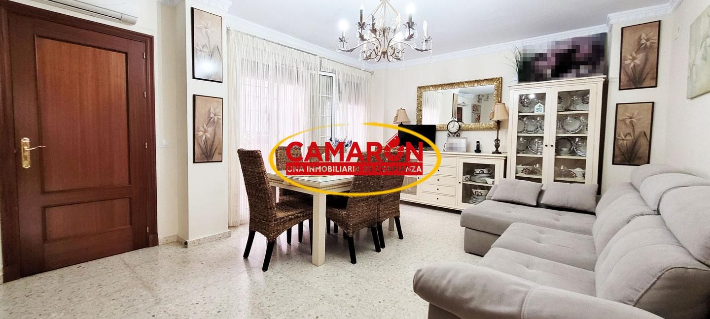 Vista exterior de Casa o xalet en venda en Coria del Río amb Terrassa