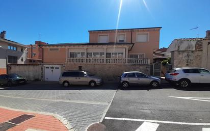 Vista exterior de Casa o xalet en venda en Zaratán amb Calefacció, Jardí privat i Terrassa