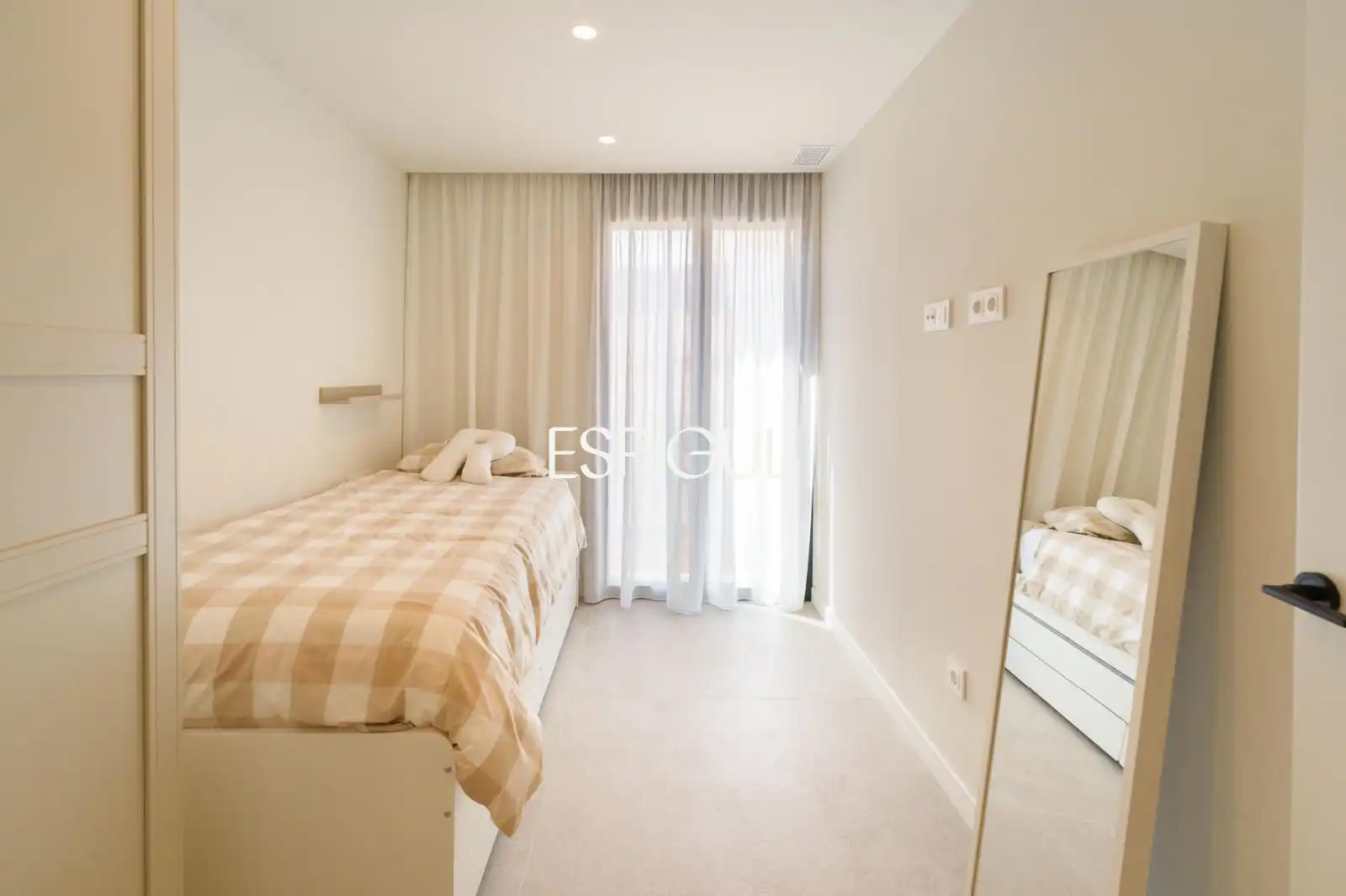 Habitación de Casa adosada en venta en Calella con Aire acondicionado, Calefacción y Parquet