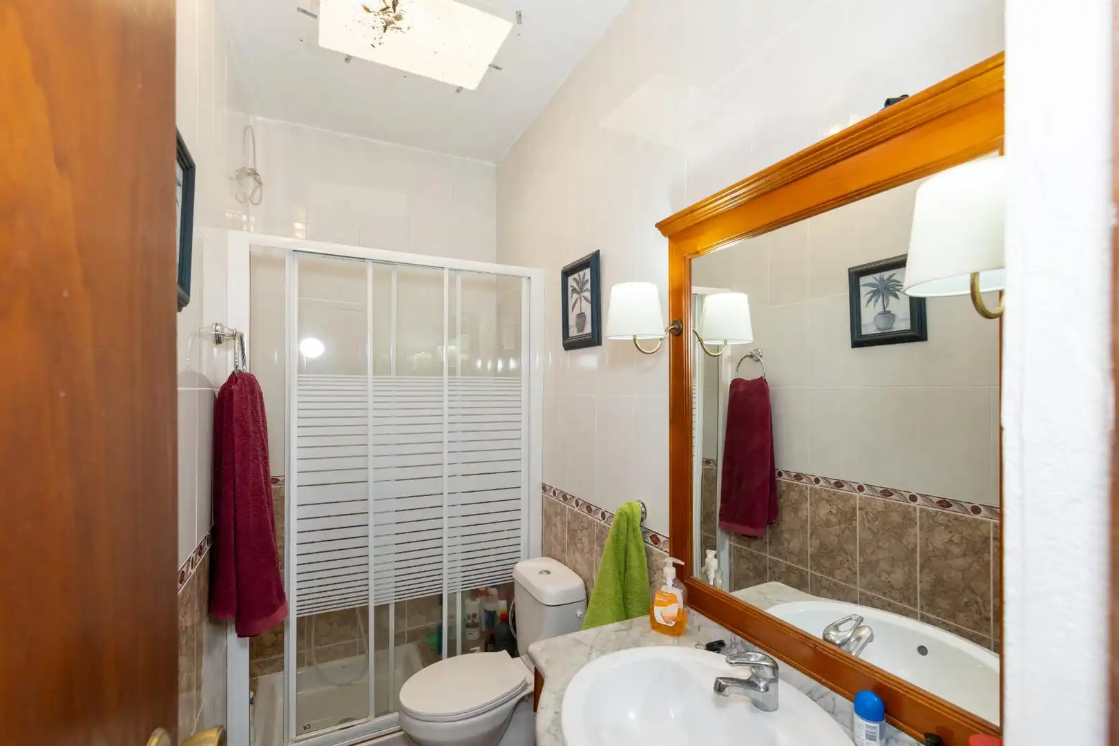Badezimmer von Einfamilien-Reihenhaus zum Verkauf in Salobreña mit Klimaanlage, Heizung und Terrasse