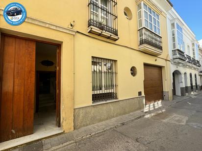 Vista exterior de Casa o xalet en venda en Sanlúcar de Barrameda amb Aire condicionat, Terrassa i Traster