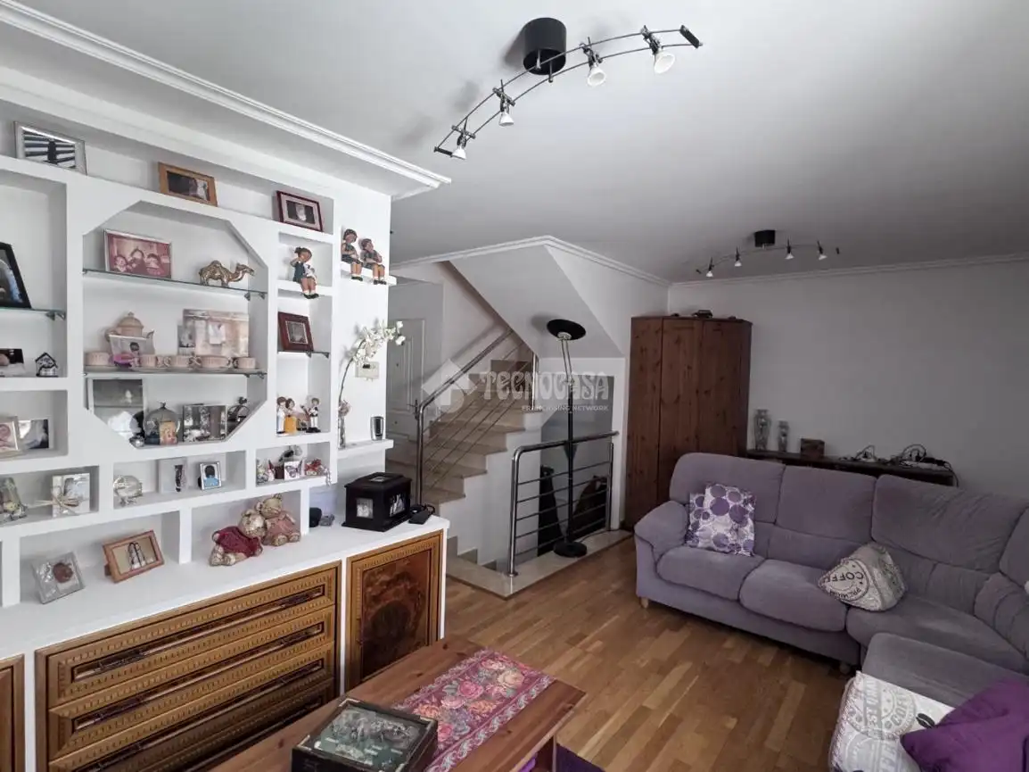Sala de estar de Casa adosada en venta en Cuadros con Calefacción y Parquet