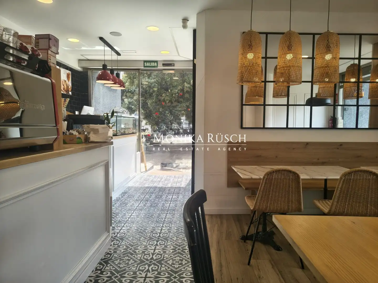 Business premises for transfer in Castell - Poble Vell