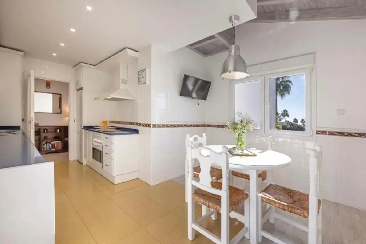 Küche von Wohnung zum Verkauf in Marbella mit Klimaanlage, Heizung und Schwimmbad