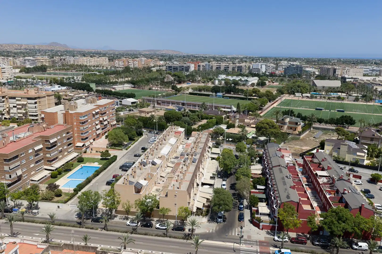 Exterior view of Detached homes for sale in Elche / Elx  with Air Conditioner, Private garden and Terrace