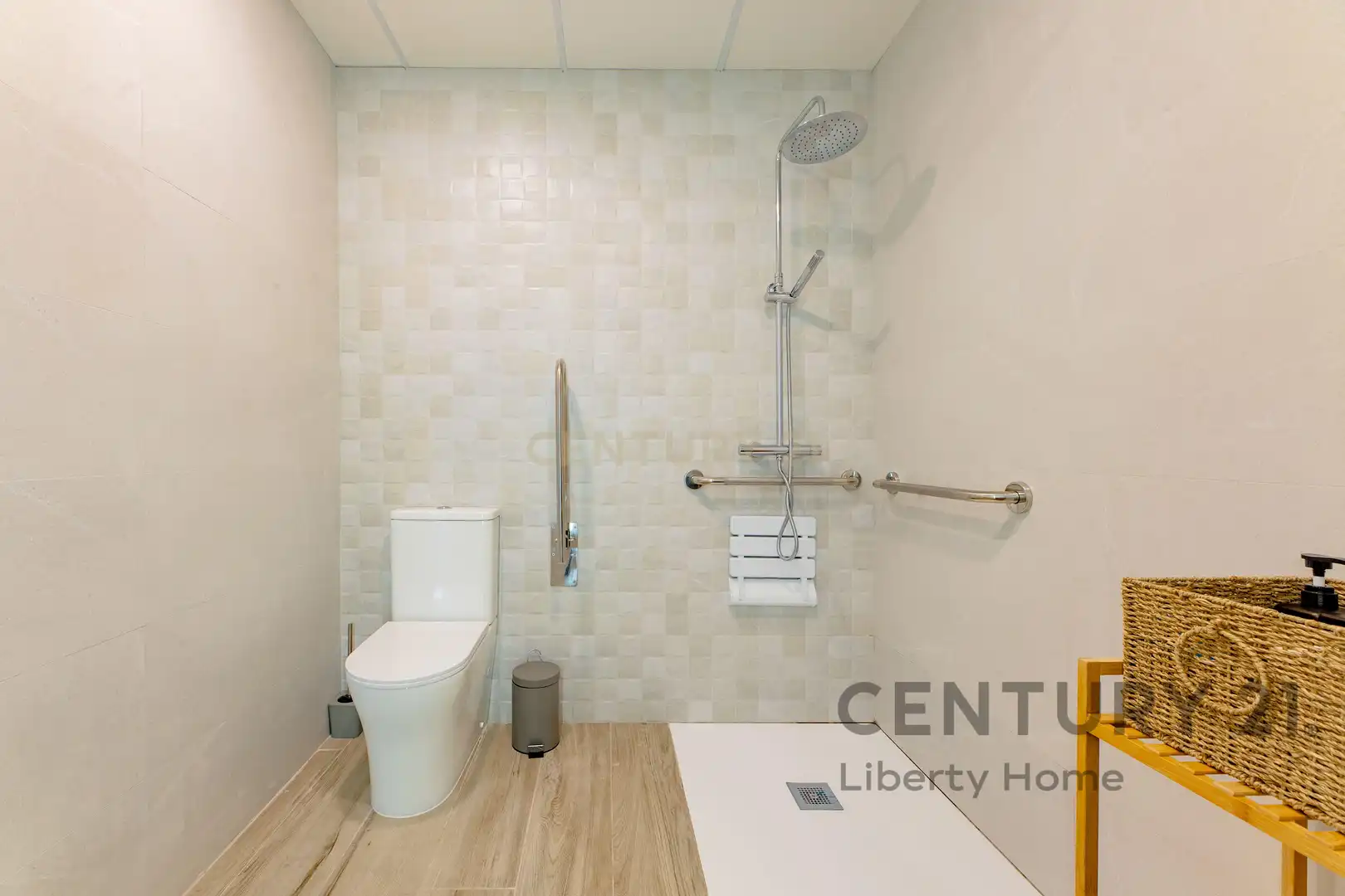 Baño de Apartamento en venta en Valencia con Aire acondicionado, Horno y Lavadora