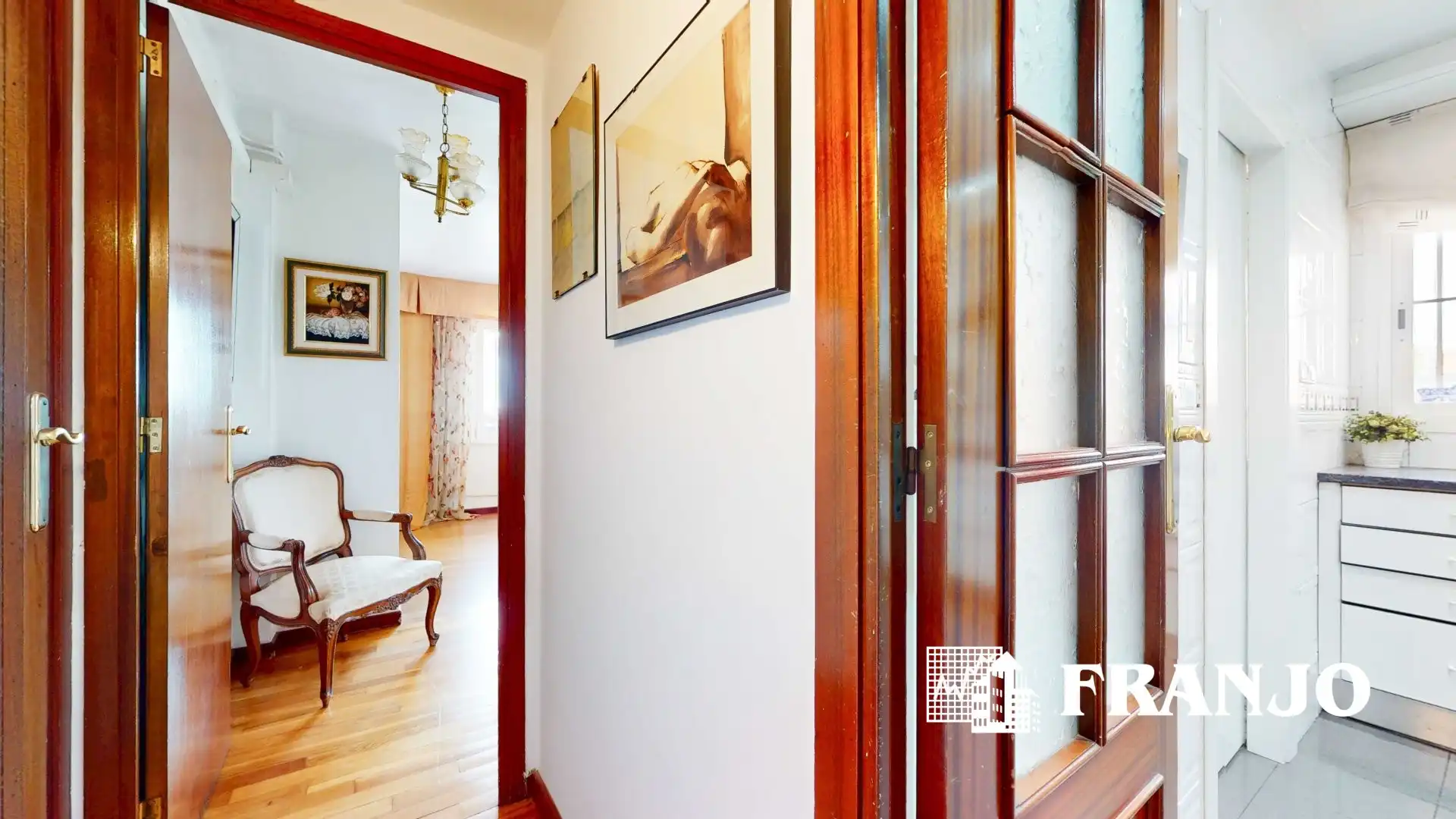Wohnung zum Verkauf in Barcelona mit Klimaanlage, Heizung und Terrasse
