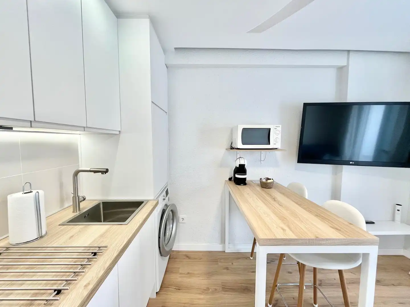 Cuina de Apartament de lloguer en Torrevieja amb Calefacció, Moblat i Rentadora