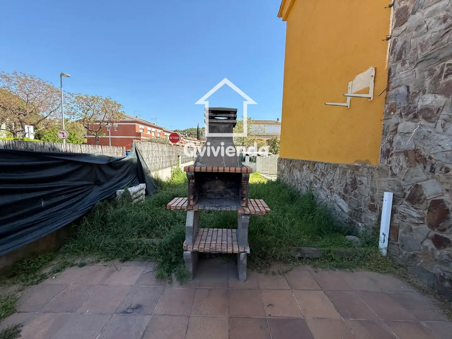 Vista exterior de Casa adosada en venta en Palau-solità i Plegamans con Piscina