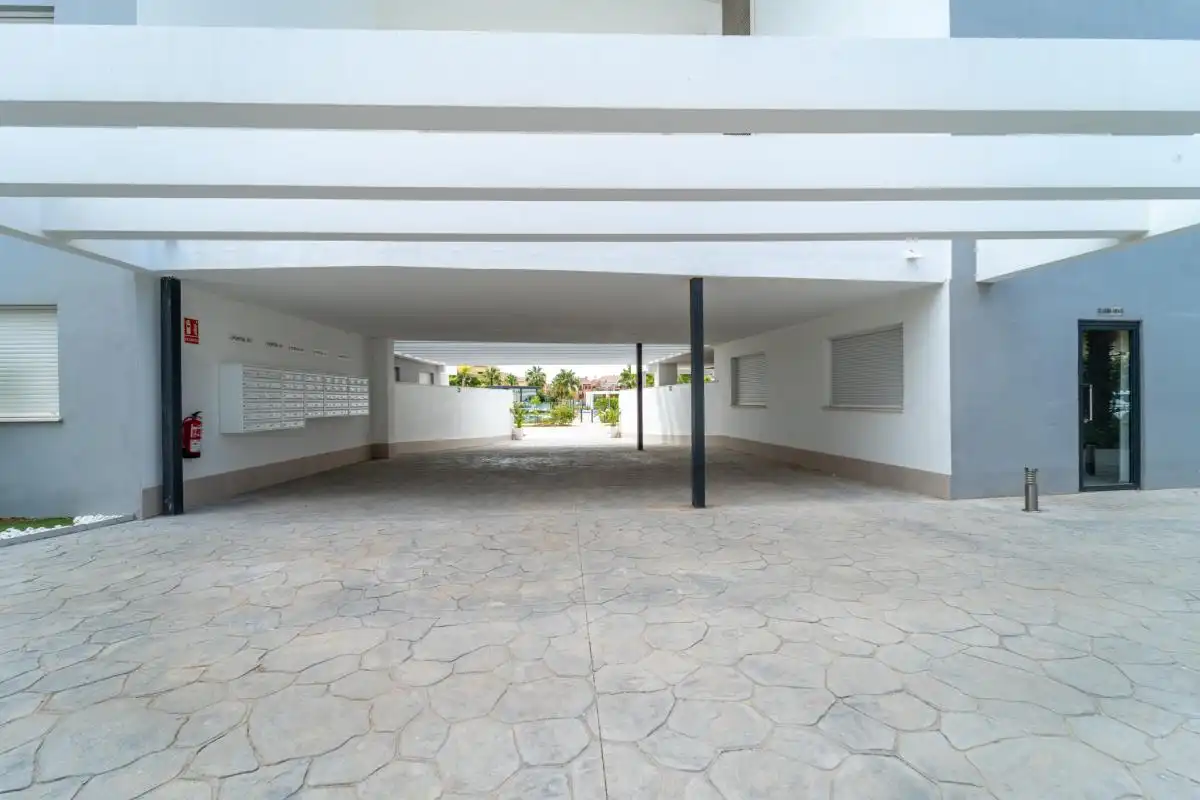 Parkplatz von Wohnung zum Verkauf in Manilva mit Klimaanlage, Heizung und Privatgarten