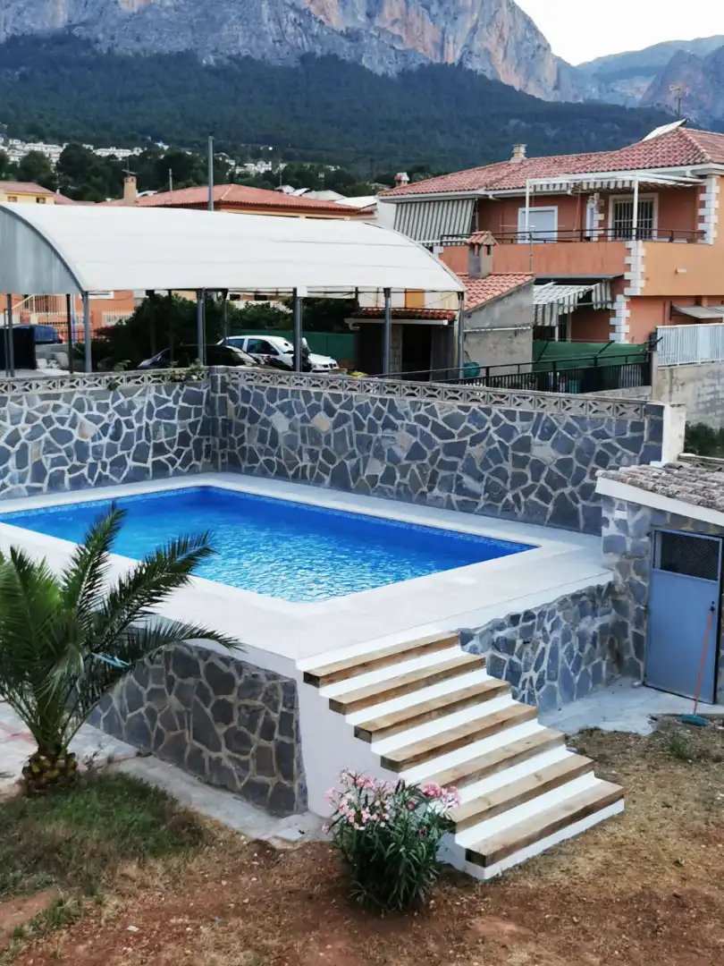 Piscina de Casa o chalet de alquiler en Polop con Calefacción, Jardín privado y Terraza