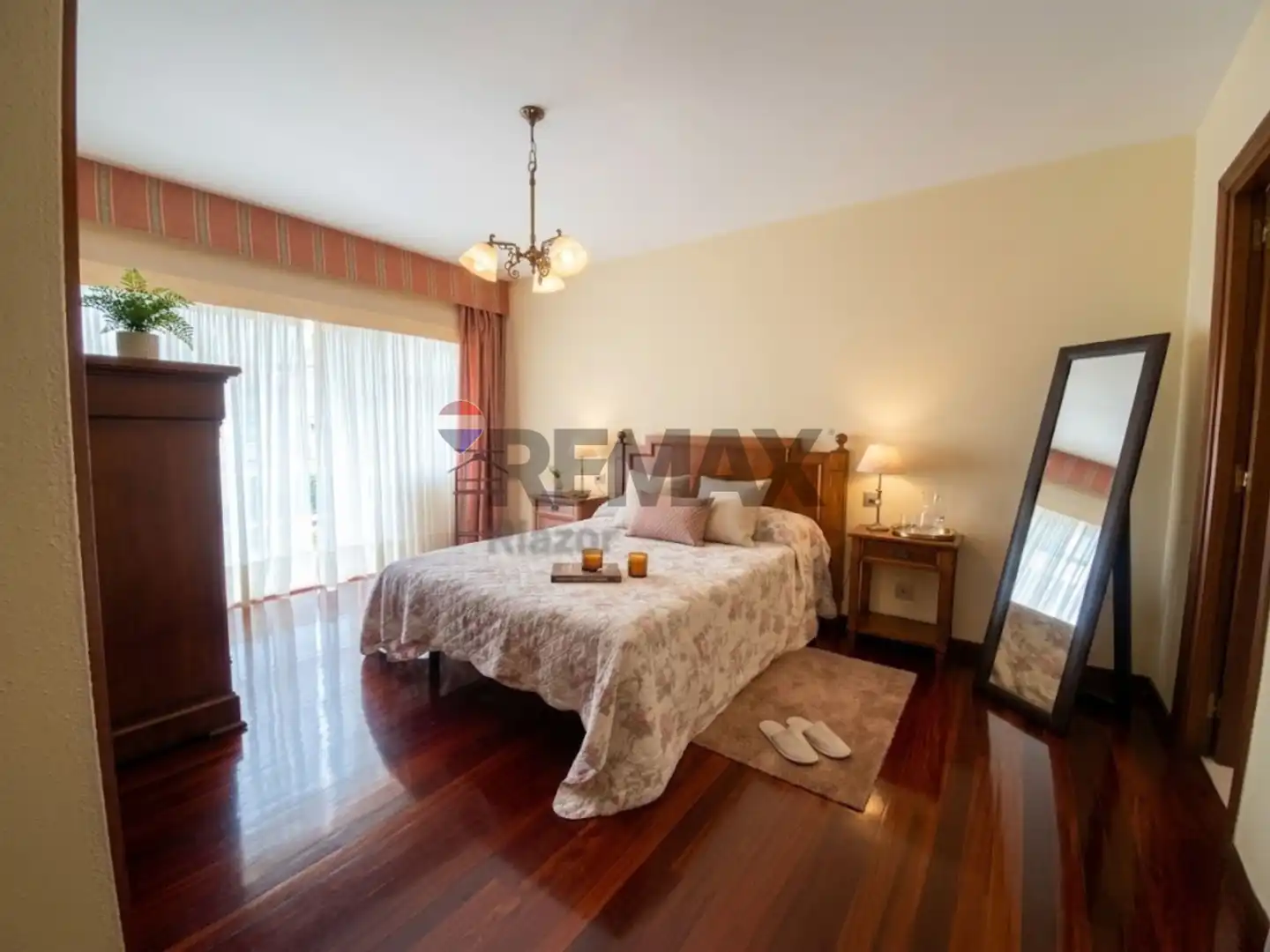 Schlafzimmer von Einfamilien-Reihenhaus zum Verkauf in Ames mit Heizung, Privatgarten und Parkett