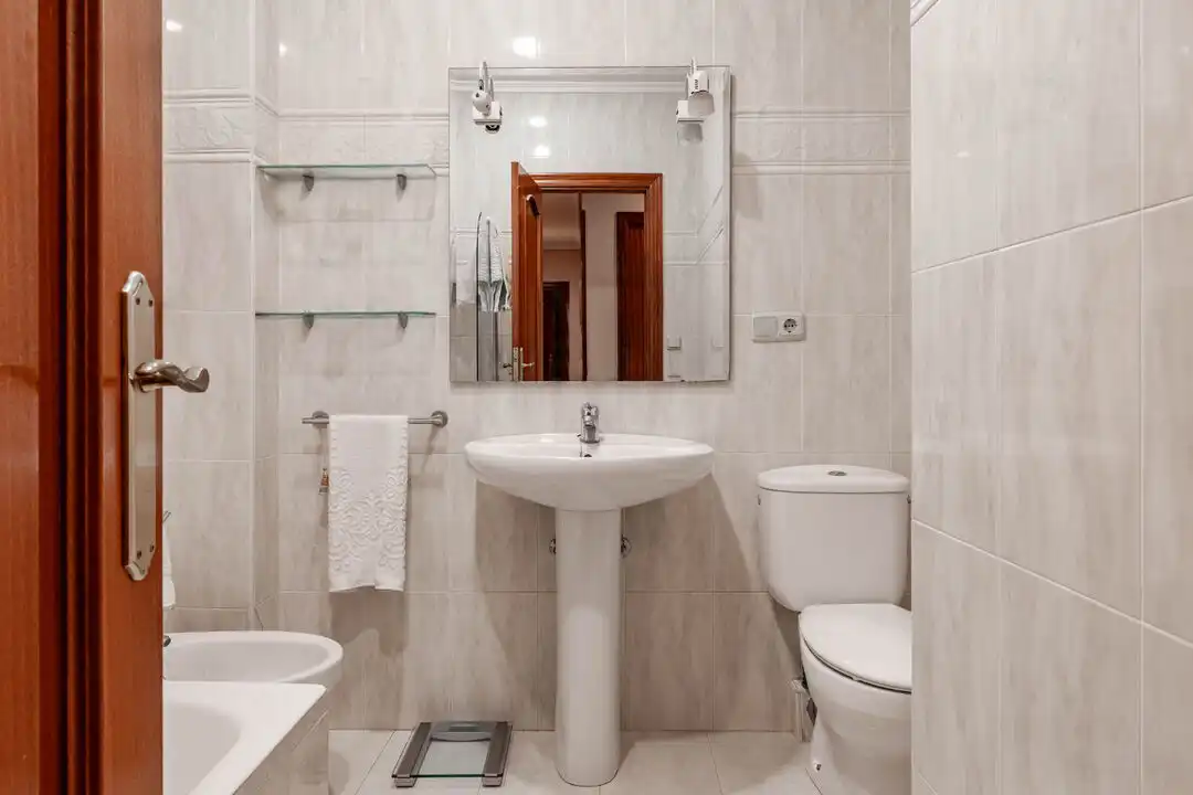 Bathroom of Flat for sale in Donostia - San Sebastián   with Heating, Balcony and Alarm