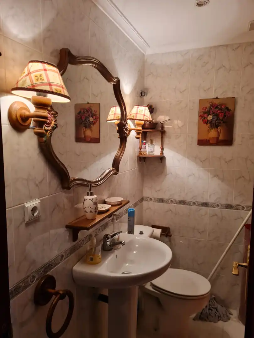 Baño de Piso de alquiler en Castro-Urdiales con Calefacción, Parquet y Amueblado