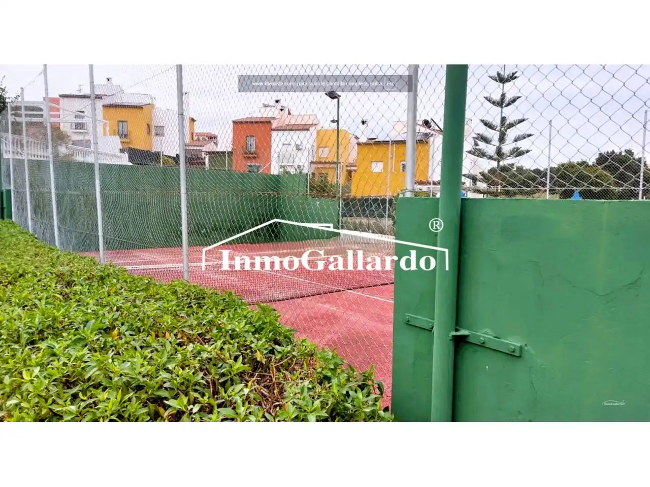 Vista exterior de Casa adosada en venda en Vélez-Málaga amb Jardí privat i Piscina comunitària
