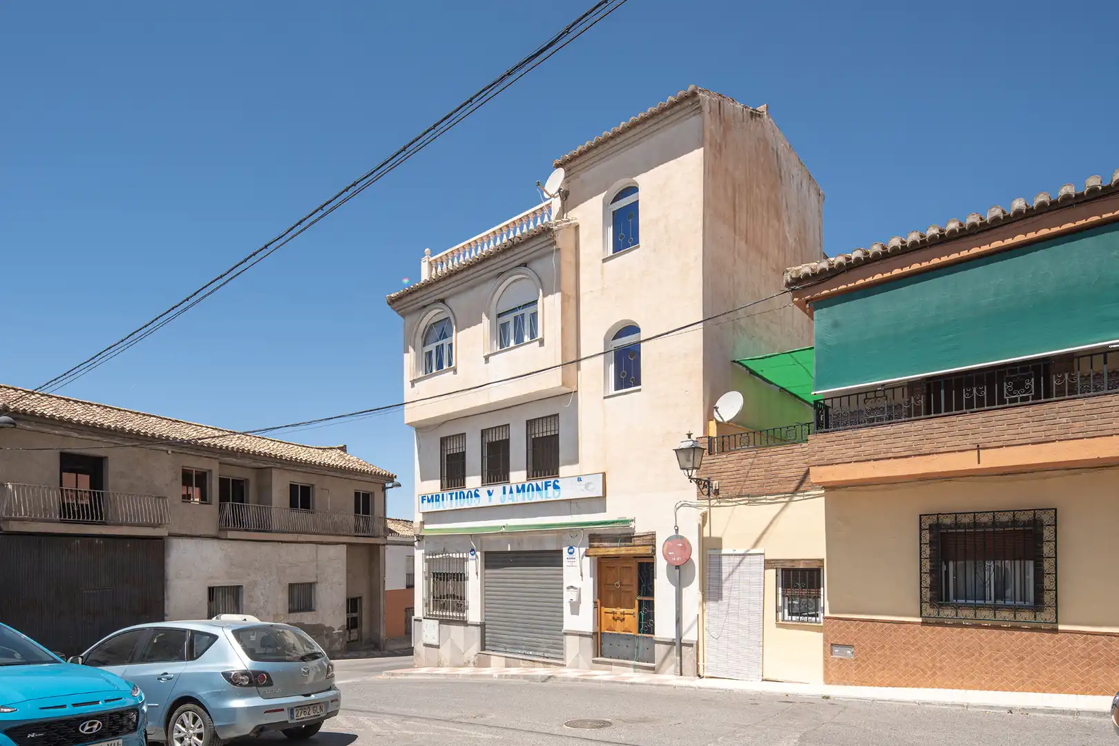 Vista exterior de Casa adosada en venda en La Zubia amb Calefacció, Terrassa i Moblat