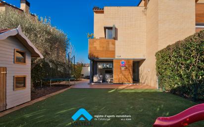 Jardí de Casa adosada en venda en L'Ametlla del Vallès amb Calefacció, Terrassa i Piscina