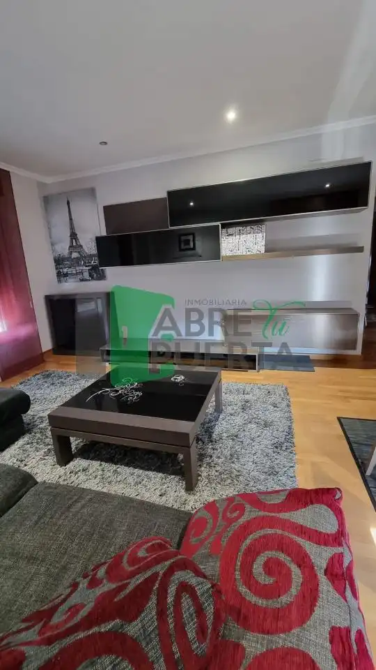 Wohnzimmer von Wohnung zur Miete in Allariz mit Heizung, Parkett und Möbliert