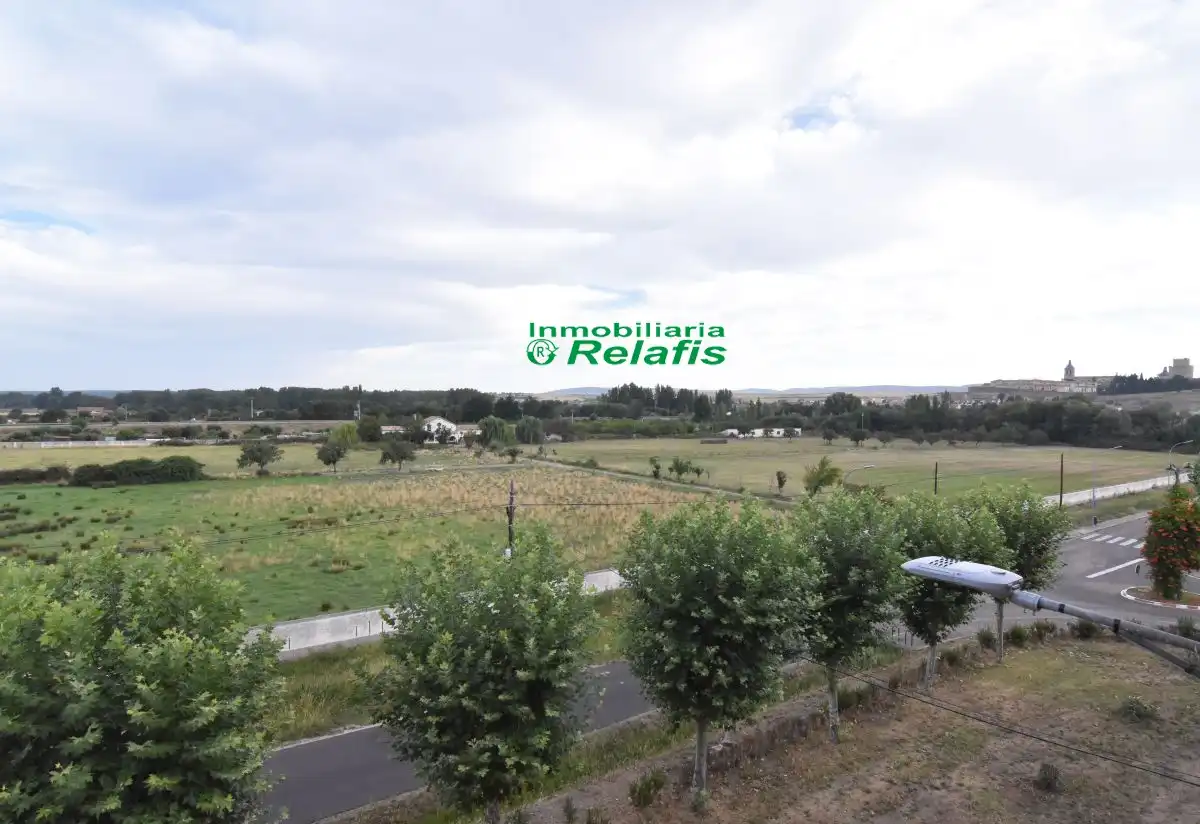 Piso en venta en Ciudad Rodrigo con Calefacción, Terraza y Amueblado