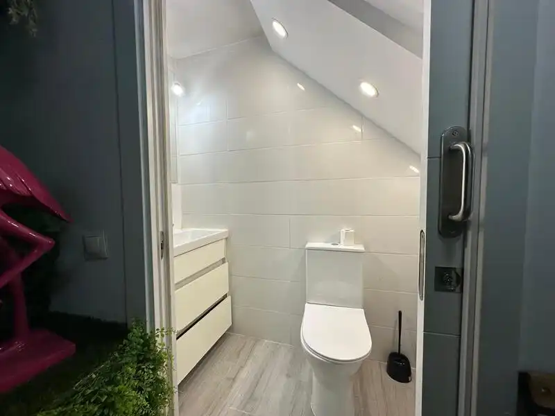 Bathroom of Ground floor for rent in Madrid  with Air Conditioner and Heating