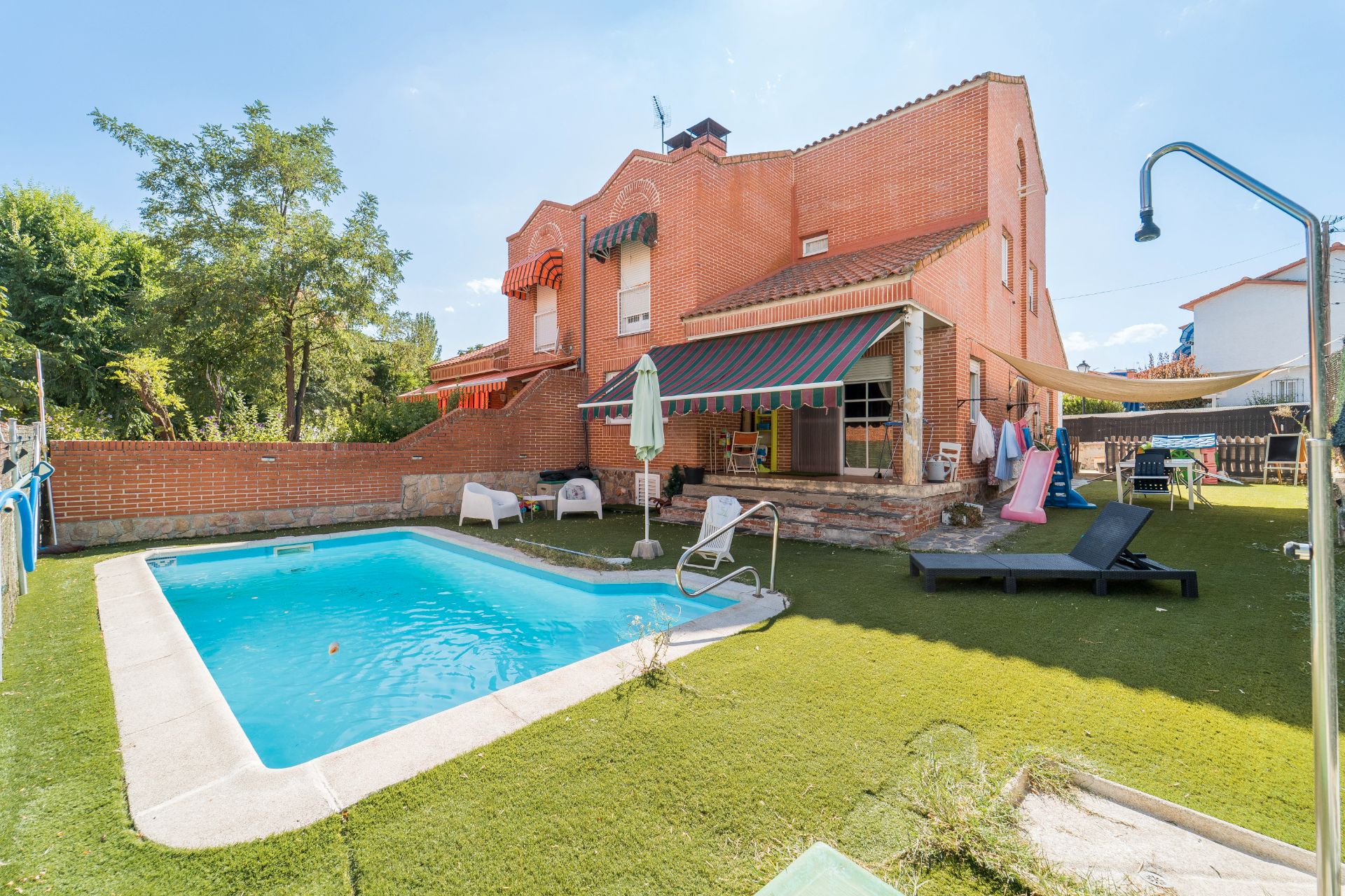 Garden of House or chalet for sale in Sevilla la Nueva  with Air Conditioner, Heating and Private garden
