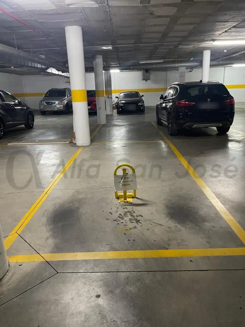 Parking of Garage for rent in La Rinconada