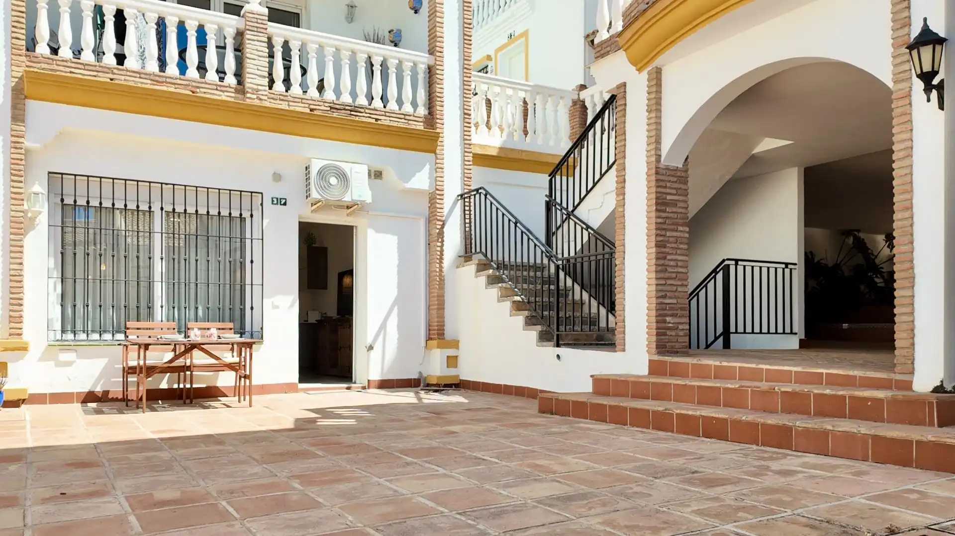 Terrasse von Wohnungen zum Verkauf in Benalmádena mit Klimaanlage, Heizung und Privatgarten