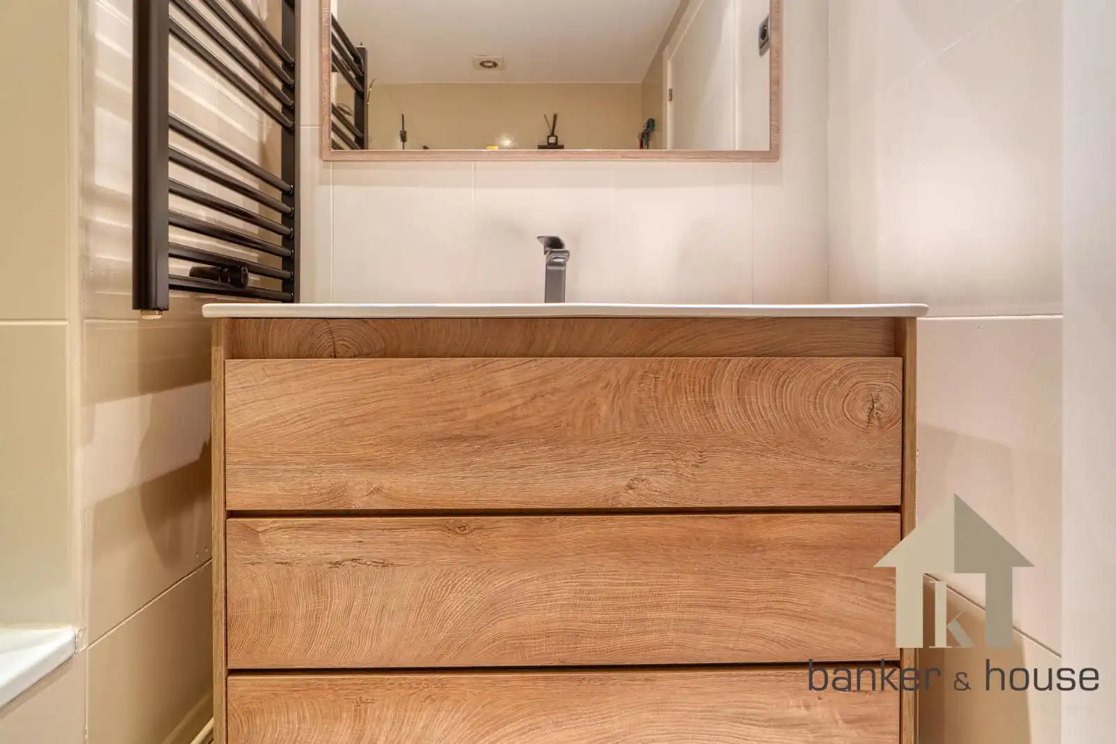 Badezimmer von Dachboden zum Verkauf in Barcelona mit Klimaanlage, Heizung und Terrasse