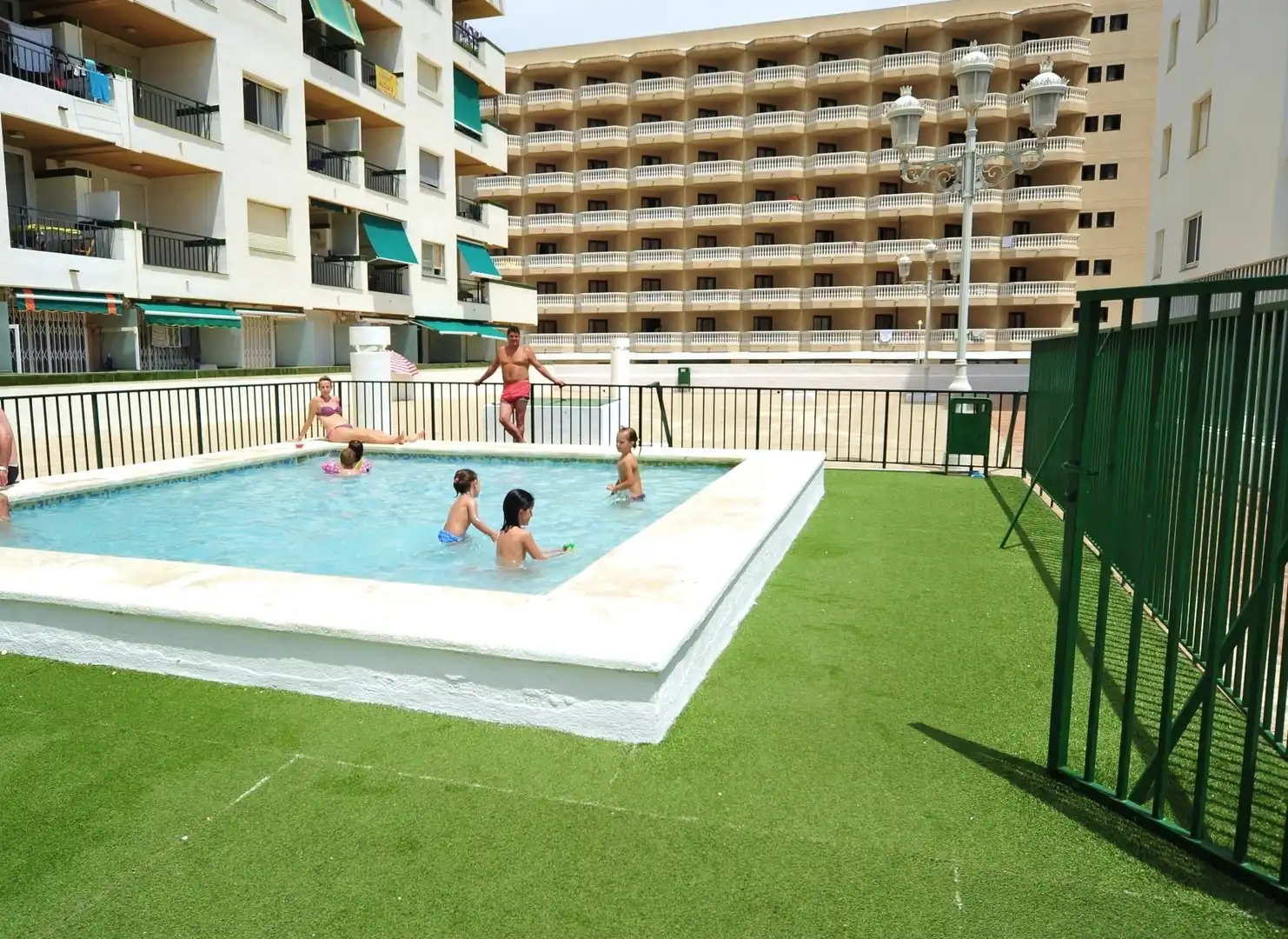 Schwimmbecken von Wohnungen zur Miete in Peñíscola / Peníscola mit Terrasse, Möbliert und Ofen