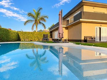 Detached house with pool for sale in El Durazno
