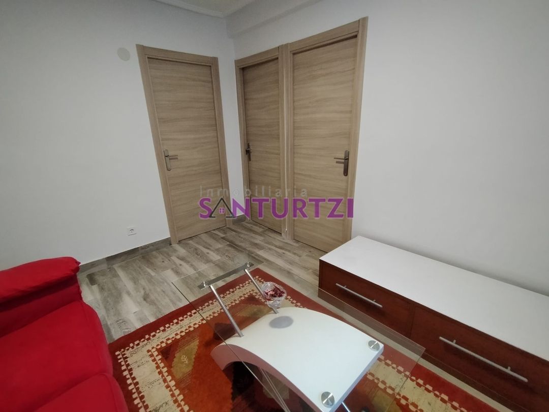 Dormitori de Pis en venda en Santurtzi  amb Moblat