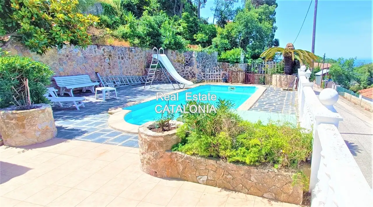 Vista exterior de Casa o xalet en venda en Lloret de Mar amb Calefacció, Jardí privat i Terrassa