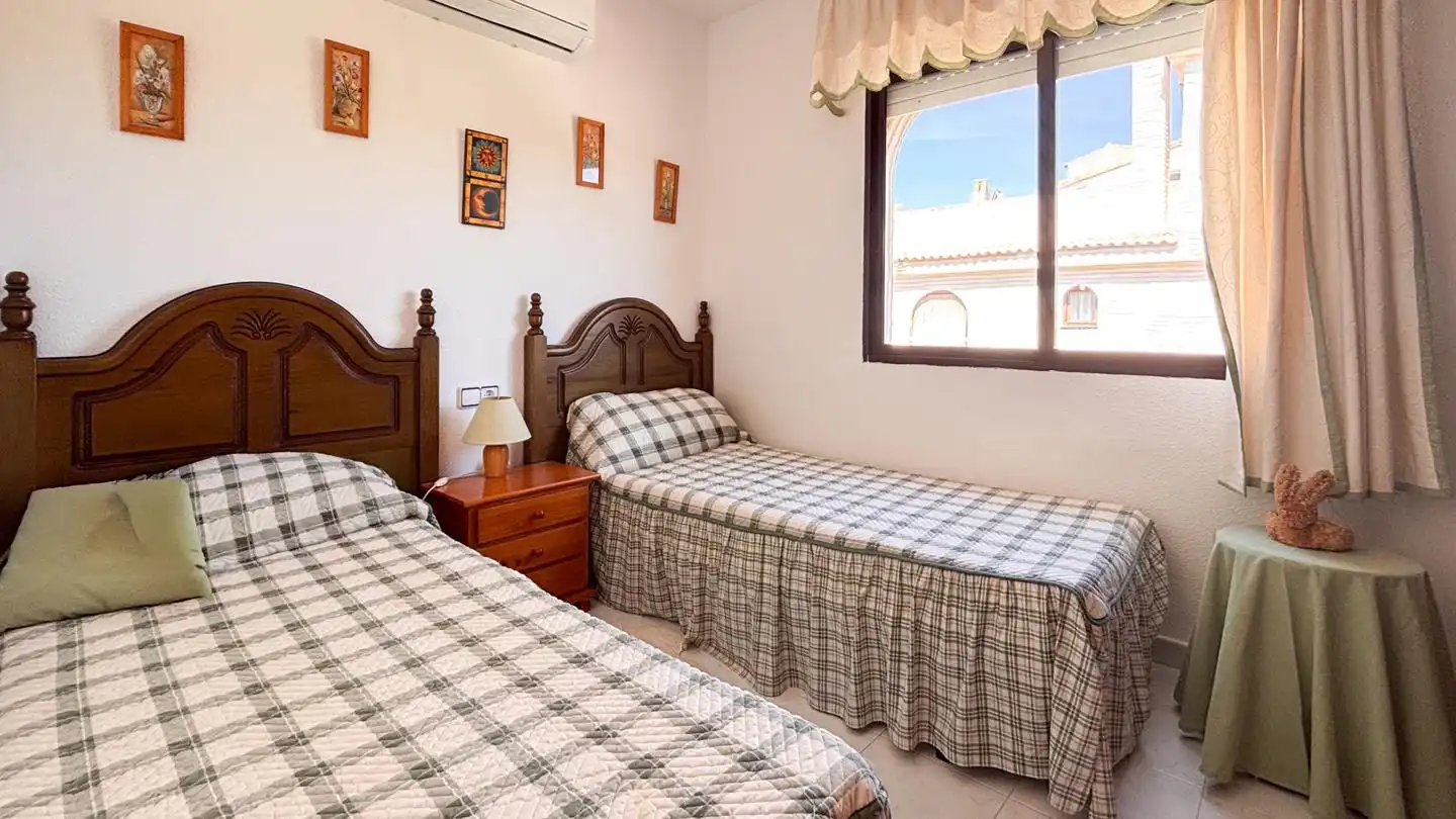 Dormitori de Casa adosada en venda en Santa Pola amb Aire condicionat, Jardí privat i Terrassa