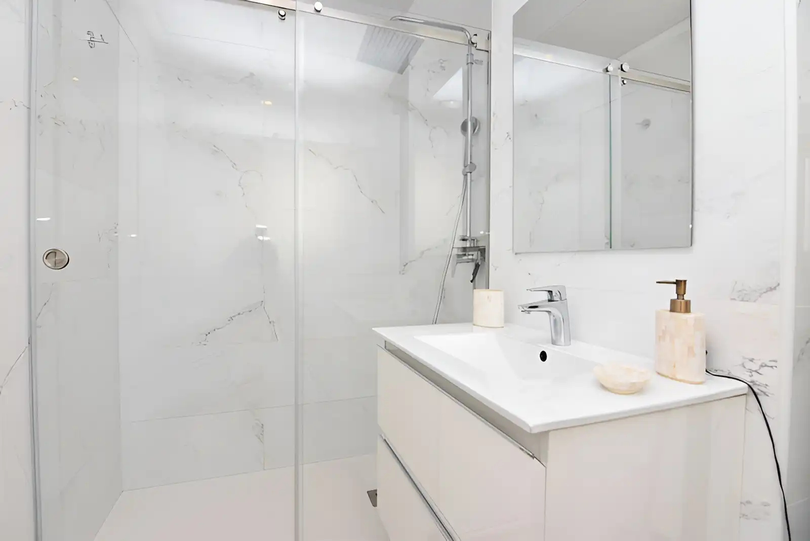 Bathroom of Ground floor for sale in Torremolinos  with Air Conditioner, Terrace and Swimming Pool